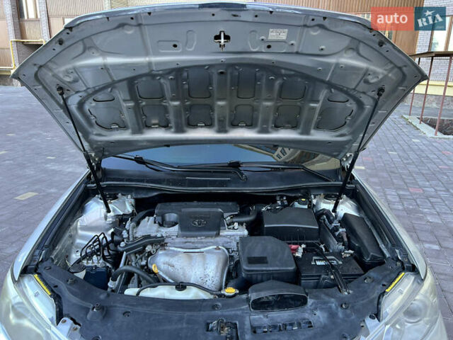 Серый Тойота Камри, объемом двигателя 2.49 л и пробегом 303 тыс. км за 10500 $, фото 29 на Automoto.ua