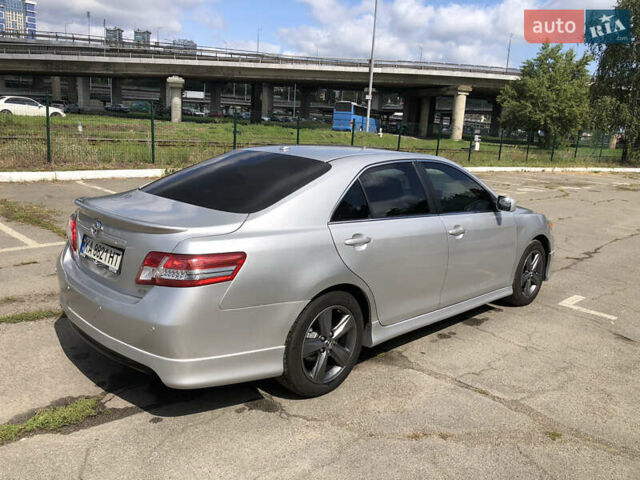 Серый Тойота Камри, объемом двигателя 2.46 л и пробегом 240 тыс. км за 9100 $, фото 5 на Automoto.ua