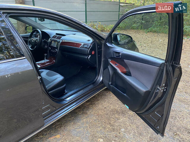 Серый Тойота Камри, объемом двигателя 2.49 л и пробегом 238 тыс. км за 11500 $, фото 9 на Automoto.ua