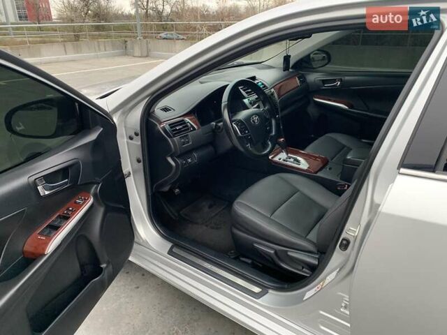 Серый Тойота Камри, объемом двигателя 2.49 л и пробегом 196 тыс. км за 12300 $, фото 64 на Automoto.ua