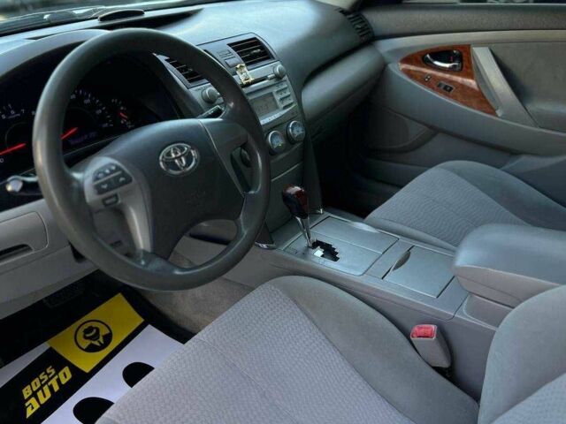 Серый Тойота Камри, объемом двигателя 2.5 л и пробегом 193 тыс. км за 8990 $, фото 9 на Automoto.ua