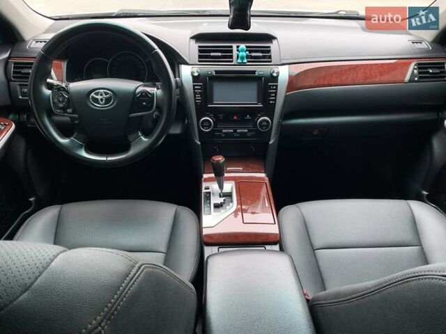 Серый Тойота Камри, объемом двигателя 2.49 л и пробегом 196 тыс. км за 12300 $, фото 81 на Automoto.ua