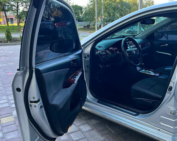 Сірий Тойота Камрі, об'ємом двигуна 2.5 л та пробігом 291 тис. км за 9999 $, фото 20 на Automoto.ua