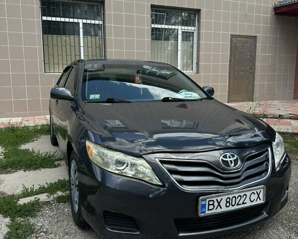 Серый Тойота Камри, объемом двигателя 2.49 л и пробегом 309 тыс. км за 7500 $, фото 1 на Automoto.ua