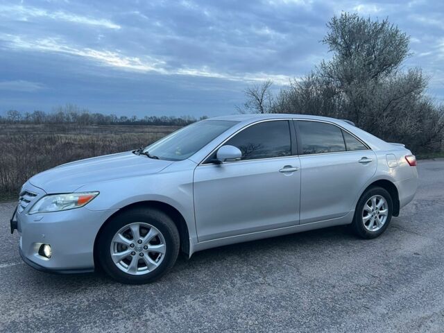 Сірий Тойота Камрі, об'ємом двигуна 2.4 л та пробігом 228 тис. км за 10100 $, фото 4 на Automoto.ua