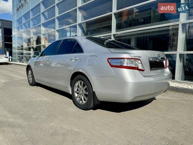 Серый Тойота Камри, объемом двигателя 2.36 л и пробегом 233 тыс. км за 10500 $, фото 4 на Automoto.ua