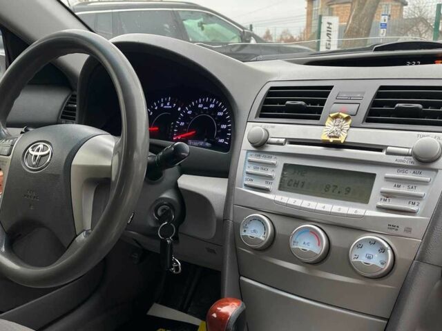 Серый Тойота Камри, объемом двигателя 2.5 л и пробегом 200 тыс. км за 9999 $, фото 9 на Automoto.ua