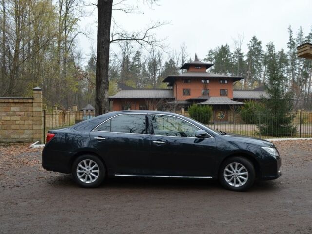 Серый Тойота Камри, объемом двигателя 2.5 л и пробегом 232 тыс. км за 12950 $, фото 3 на Automoto.ua