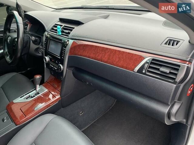 Серый Тойота Камри, объемом двигателя 2.49 л и пробегом 196 тыс. км за 12300 $, фото 78 на Automoto.ua