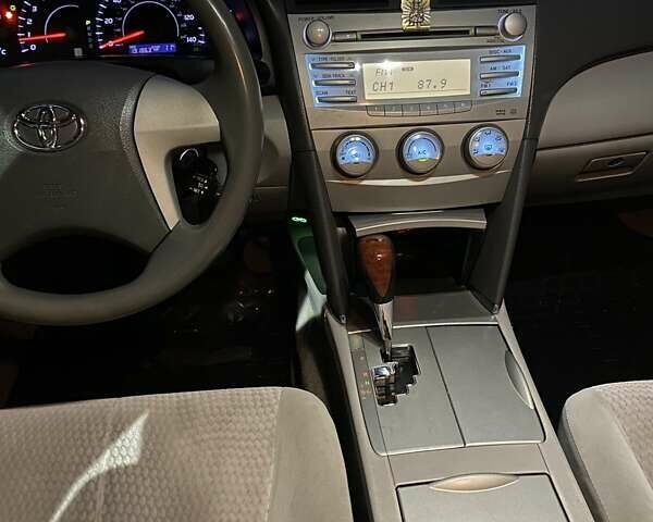 Серый Тойота Камри, объемом двигателя 2.49 л и пробегом 200 тыс. км за 8500 $, фото 11 на Automoto.ua