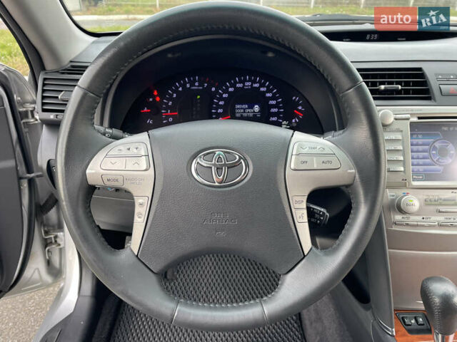 Тойота Камри 2011 в Киеве на Automoto.ua Серый Тойота Камри, объемом двигателя 2.4 л и пробегом 191 тыс. км за 10800 $, фото 18 на Automoto.ua