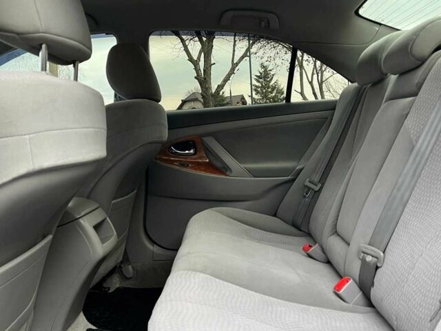 Серый Тойота Камри, объемом двигателя 2.5 л и пробегом 200 тыс. км за 9999 $, фото 18 на Automoto.ua