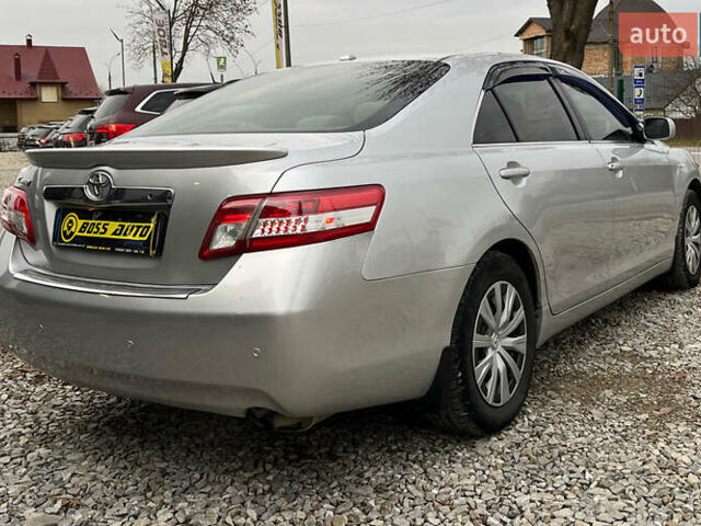 Сірий Тойота Камрі, об'ємом двигуна 2.49 л та пробігом 200 тис. км за 9999 $, фото 6 на Automoto.ua