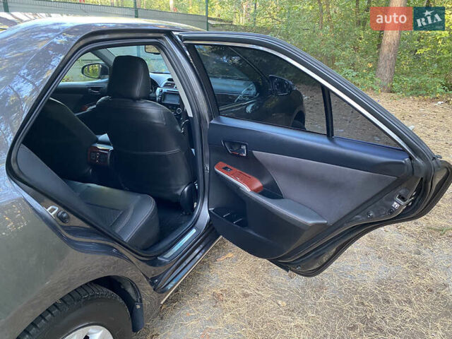 Серый Тойота Камри, объемом двигателя 2.49 л и пробегом 238 тыс. км за 11500 $, фото 10 на Automoto.ua