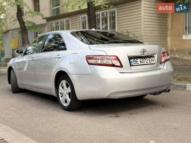 Сірий Тойота Камрі, об'ємом двигуна 2.49 л та пробігом 290 тис. км за 7800 $, фото 3 на Automoto.ua