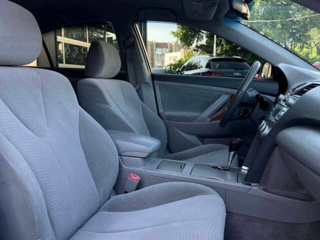 Серый Тойота Камри, объемом двигателя 2.5 л и пробегом 193 тыс. км за 8990 $, фото 18 на Automoto.ua