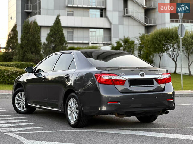 Серый Тойота Камри, объемом двигателя 2.5 л и пробегом 145 тыс. км за 13400 $, фото 11 на Automoto.ua