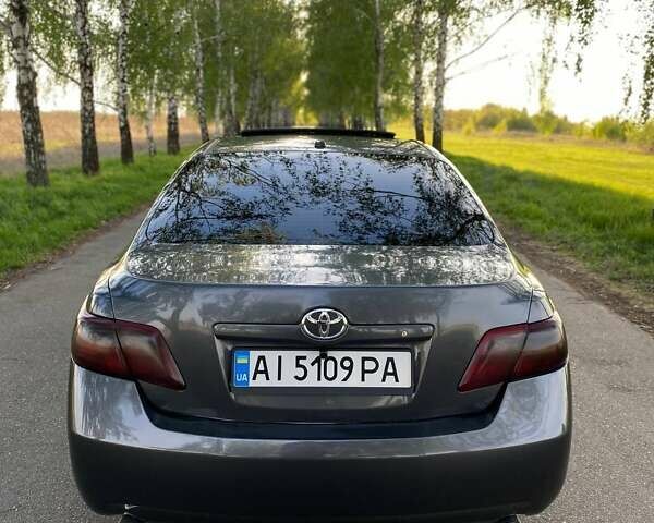 Серый Тойота Камри, объемом двигателя 2.5 л и пробегом 295 тыс. км за 8400 $, фото 5 на Automoto.ua