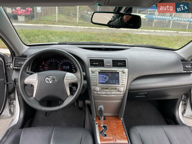 Тойота Камри 2011 в Киеве на Automoto.ua Серый Тойота Камри, объемом двигателя 2.4 л и пробегом 191 тыс. км за 10800 $, фото 16 на Automoto.ua