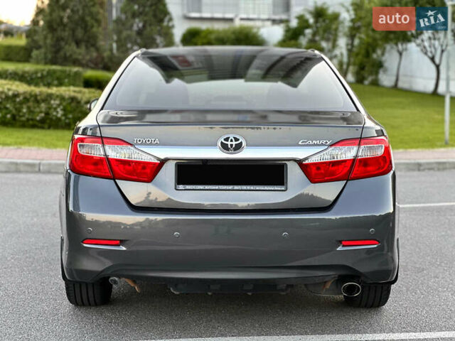 Серый Тойота Камри, объемом двигателя 2.5 л и пробегом 145 тыс. км за 13400 $, фото 17 на Automoto.ua