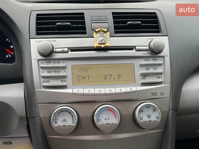 Сірий Тойота Камрі, об'ємом двигуна 2.49 л та пробігом 200 тис. км за 9999 $, фото 14 на Automoto.ua