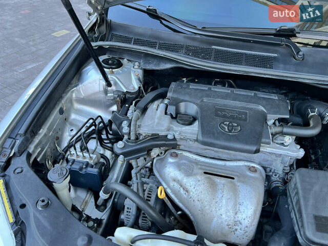 Серый Тойота Камри, объемом двигателя 2.49 л и пробегом 303 тыс. км за 10500 $, фото 28 на Automoto.ua