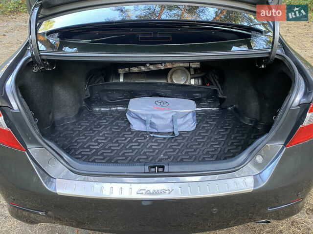 Серый Тойота Камри, объемом двигателя 2.49 л и пробегом 238 тыс. км за 11500 $, фото 17 на Automoto.ua