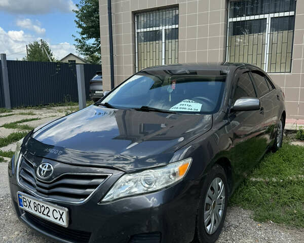 Серый Тойота Камри, объемом двигателя 2.49 л и пробегом 309 тыс. км за 7500 $, фото 2 на Automoto.ua