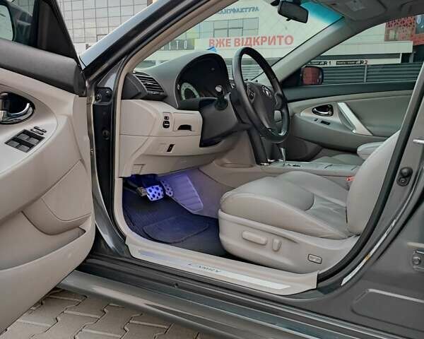 Сірий Тойота Камрі, об'ємом двигуна 2.5 л та пробігом 160 тис. км за 12000 $, фото 11 на Automoto.ua