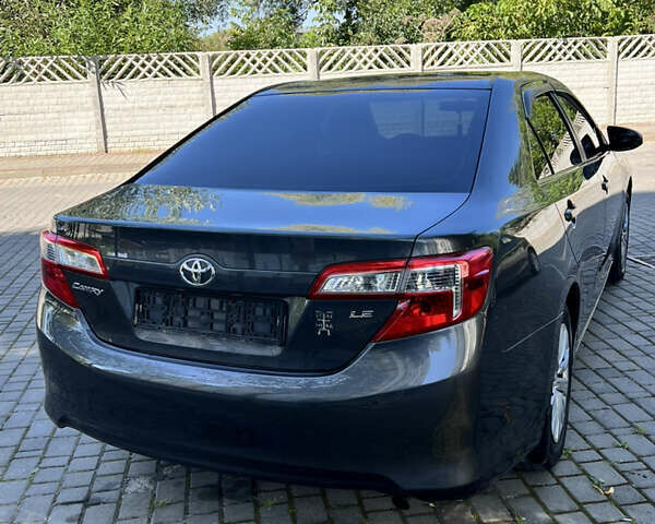 Сірий Тойота Камрі, об'ємом двигуна 2.5 л та пробігом 264 тис. км за 11500 $, фото 18 на Automoto.ua