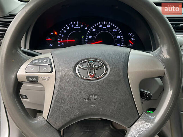 Сірий Тойота Камрі, об'ємом двигуна 2.49 л та пробігом 200 тис. км за 9999 $, фото 11 на Automoto.ua