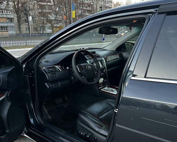 Серый Тойота Камри, объемом двигателя 2.49 л и пробегом 155 тыс. км за 12500 $, фото 19 на Automoto.ua