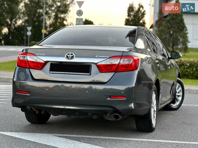 Серый Тойота Камри, объемом двигателя 2.5 л и пробегом 145 тыс. км за 13400 $, фото 13 на Automoto.ua