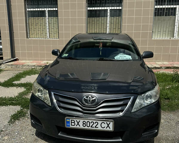 Серый Тойота Камри, объемом двигателя 2.49 л и пробегом 309 тыс. км за 7500 $, фото 5 на Automoto.ua