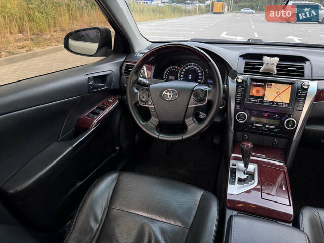 Тойота Камри 2012 в Киеве на Automoto.ua Серый Тойота Камри, объемом двигателя 2.49 л и пробегом 198 тыс. км за 15490 $, фото 66 на Automoto.ua
