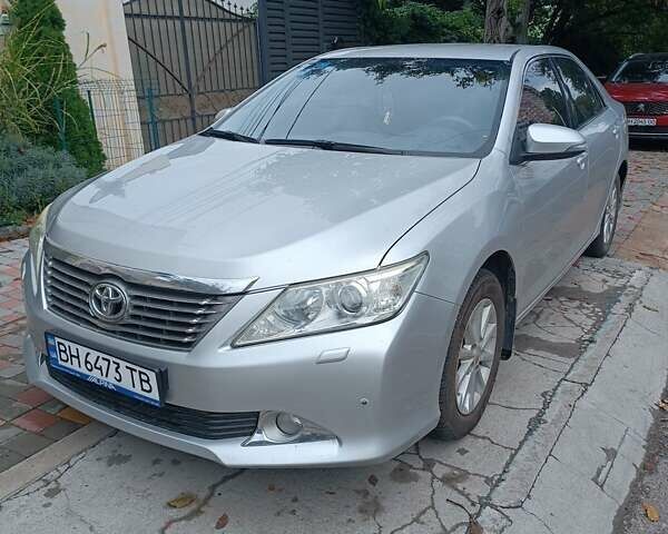 Сірий Тойота Камрі, об'ємом двигуна 2.5 л та пробігом 135 тис. км за 13500 $, фото 2 на Automoto.ua