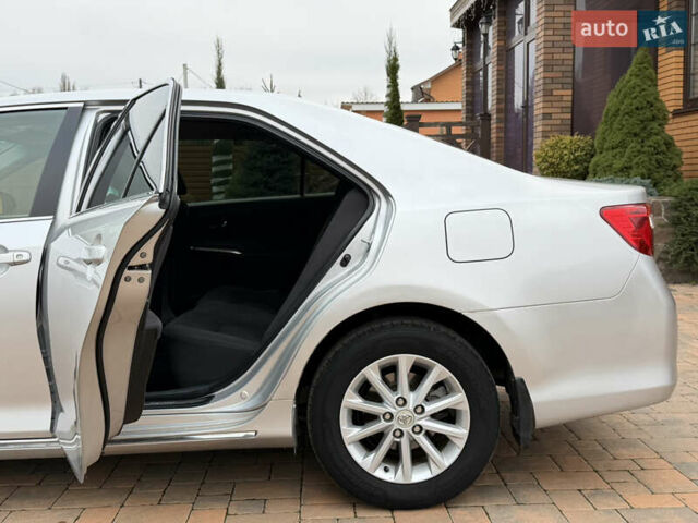 Сірий Тойота Камрі, об'ємом двигуна 2.5 л та пробігом 232 тис. км за 12800 $, фото 17 на Automoto.ua