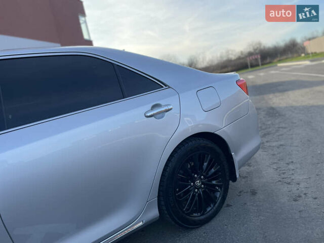 Сірий Тойота Камрі, об'ємом двигуна 3.5 л та пробігом 231 тис. км за 13400 $, фото 17 на Automoto.ua