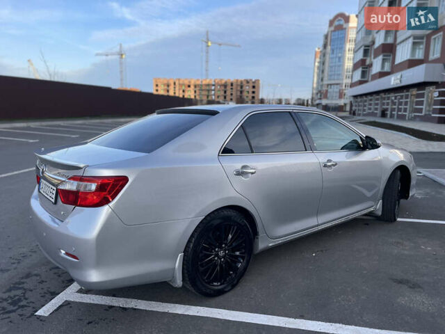 Серый Тойота Камри, объемом двигателя 3.5 л и пробегом 230 тыс. км за 13400 $, фото 2 на Automoto.ua
