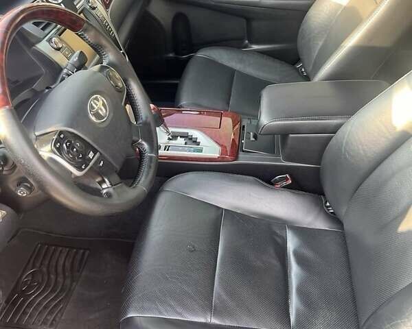 Серый Тойота Камри, объемом двигателя 2.5 л и пробегом 175 тыс. км за 16500 $, фото 10 на Automoto.ua