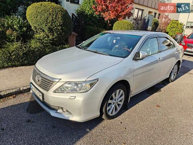 Серый Тойота Камри, объемом двигателя 2.49 л и пробегом 200 тыс. км за 12950 $, фото 3 на Automoto.ua