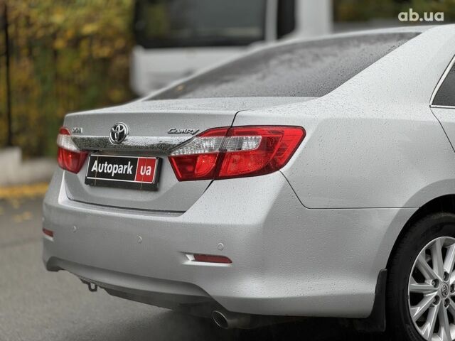 Серый Тойота Камри, объемом двигателя 2.5 л и пробегом 213 тыс. км за 14490 $, фото 11 на Automoto.ua