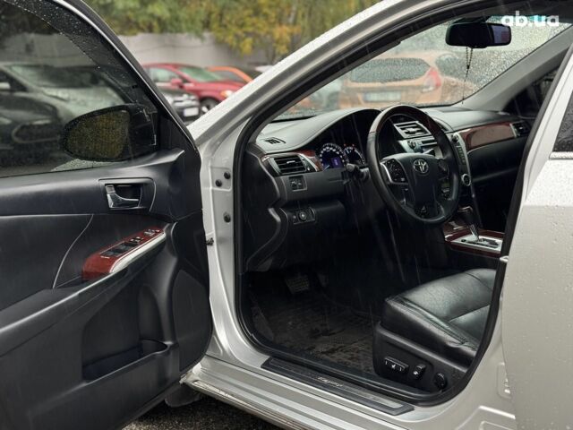 Серый Тойота Камри, объемом двигателя 2.5 л и пробегом 213 тыс. км за 14490 $, фото 17 на Automoto.ua