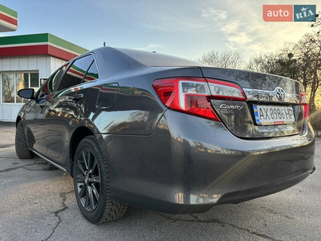 Сірий Тойота Камрі, об'ємом двигуна 2.49 л та пробігом 190 тис. км за 11800 $, фото 7 на Automoto.ua
