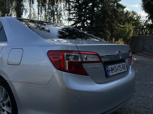 Серый Тойота Камри, объемом двигателя 2.5 л и пробегом 150 тыс. км за 15000 $, фото 4 на Automoto.ua