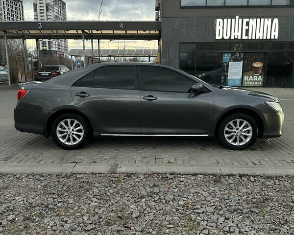 Сірий Тойота Камрі, об'ємом двигуна 2.49 л та пробігом 220 тис. км за 11500 $, фото 3 на Automoto.ua