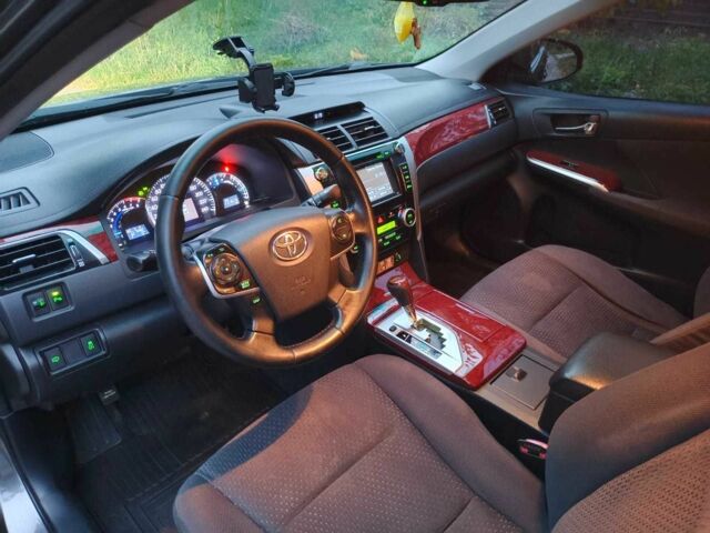 Серый Тойота Камри, объемом двигателя 2.5 л и пробегом 231 тыс. км за 10999 $, фото 4 на Automoto.ua