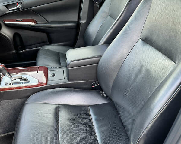 Серый Тойота Камри, объемом двигателя 2.49 л и пробегом 240 тыс. км за 12900 $, фото 10 на Automoto.ua