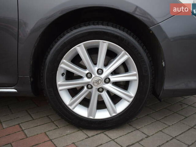 Сірий Тойота Камрі, об'ємом двигуна 2.5 л та пробігом 163 тис. км за 13250 $, фото 9 на Automoto.ua