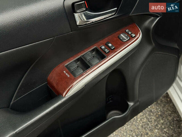 Серый Тойота Камри, объемом двигателя 2.5 л и пробегом 213 тыс. км за 14490 $, фото 19 на Automoto.ua